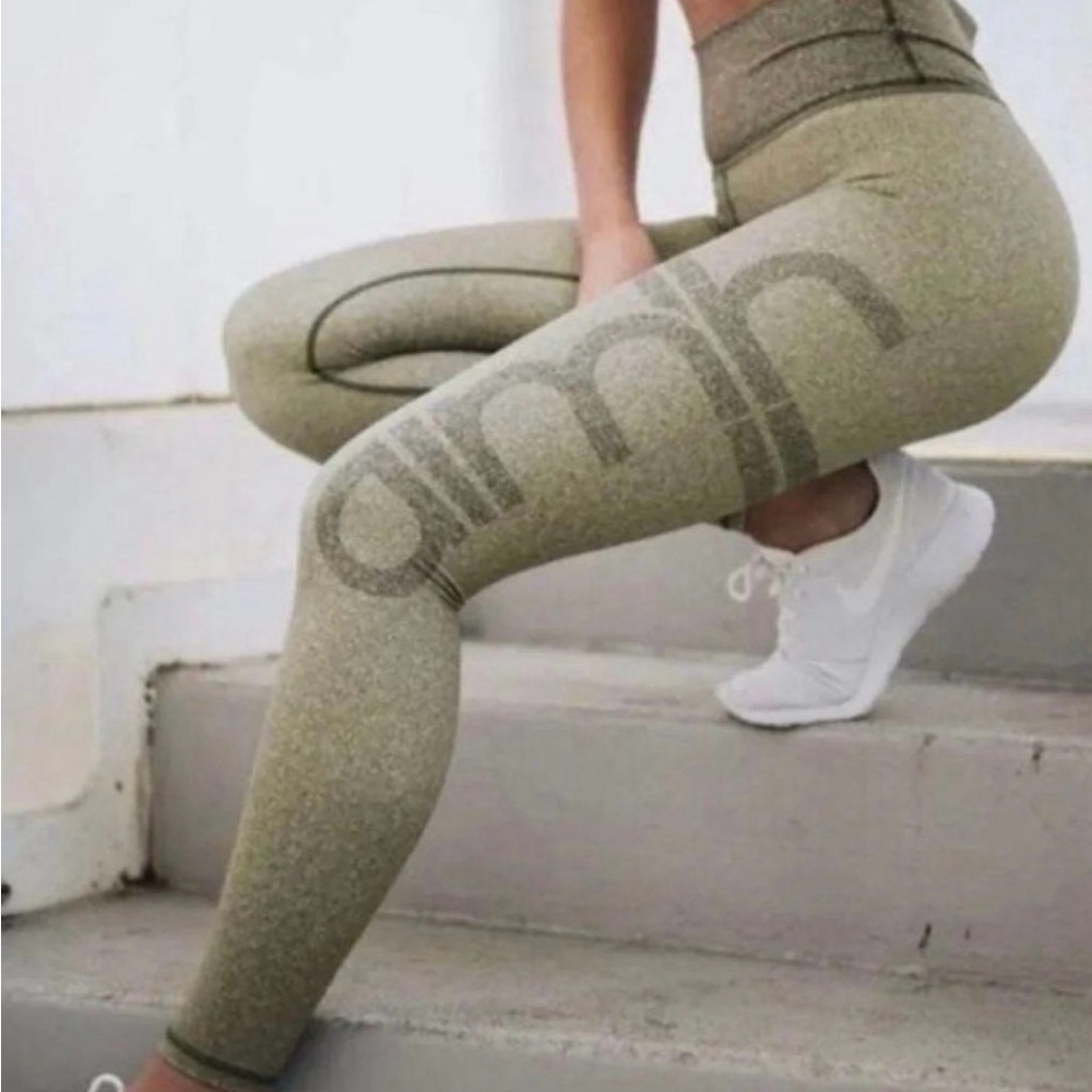 Green High-Waisted Seamless Leggings with Compression Fit